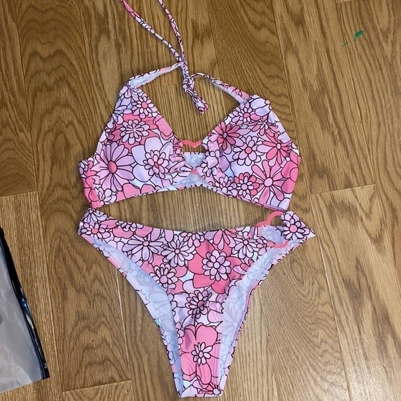 SHEIN Floral Print Ring Linked Halter Bikini Swimsuit (Size Medium) NWT - Picture 4 of 7